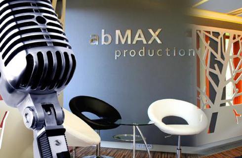 Objavte v sebe spevácky talent a nahrajte si vlastné CD v nahrávacom hudobnom štúdiu abMAX production! 