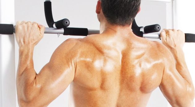 Fit postava vďaka Iron Gym - pomôcke na posilnenie svalov