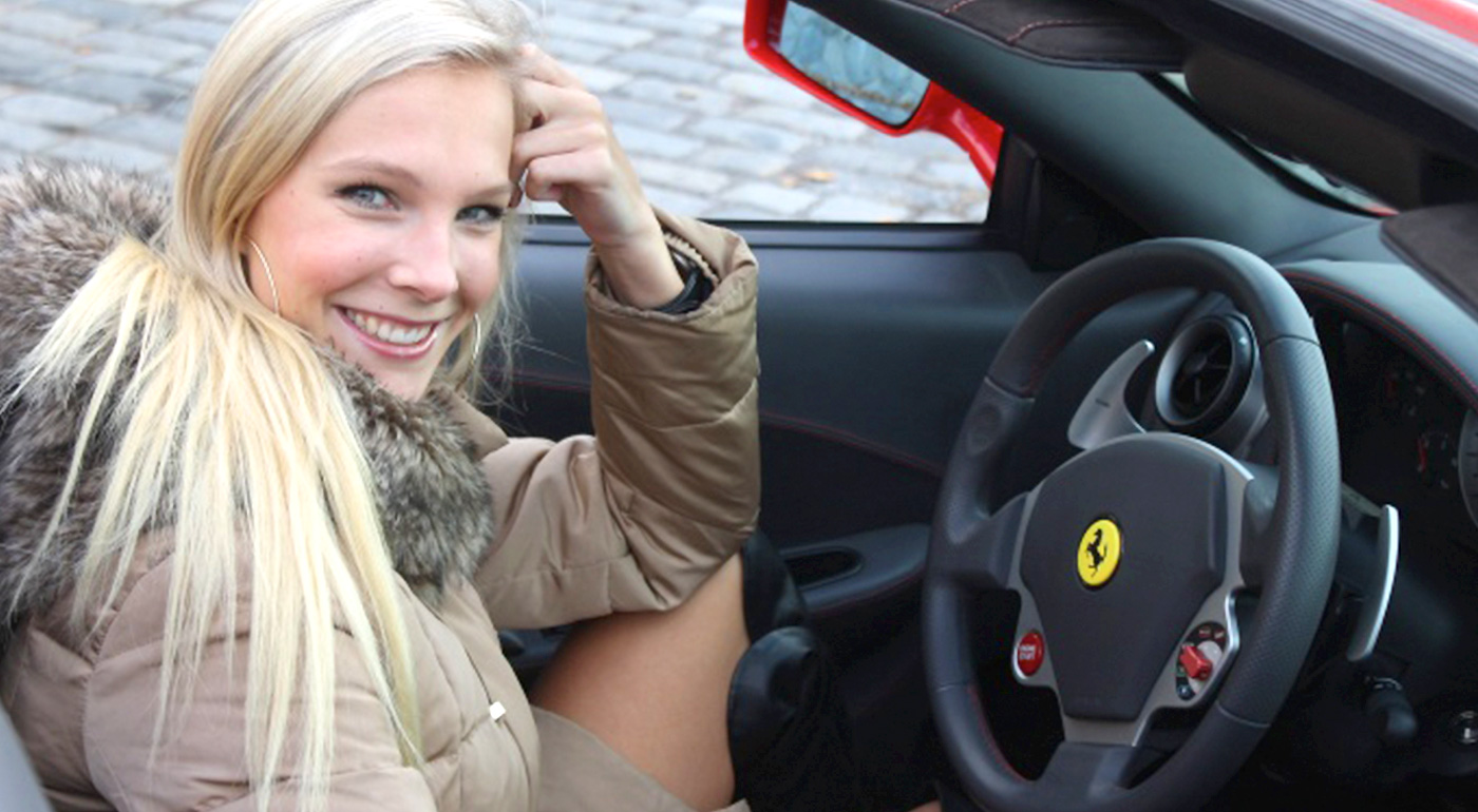 Jazda vo Ferrari F430, Lamborghini Gallardo Spyder (kabrio) alebo Nissane GT-R 30 minút/32 km jazdy ako vodič s palivom