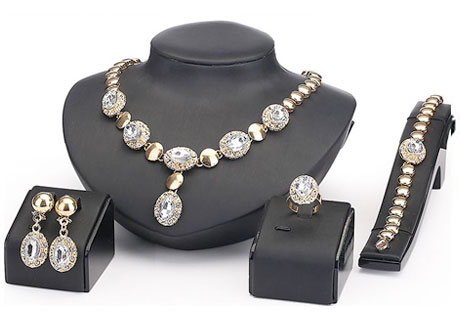 4 dielny set šperkov Queen biely - náhrdelník, náušnice, náramok, prsteň