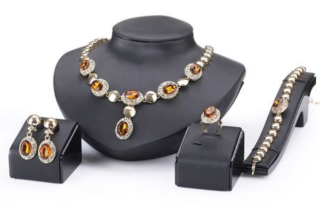 4 dielny set šperkov Queen jantárový - náhrdelník, náušnice, náramok, prsteň