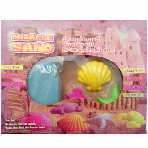 Magický piesok - sada na modelovanie za 7,49 €: 500 gramov piesku (3 vrecká po 150 g - farba podľa skladovýchn zásob), 1x lopatka, 8 formičiek
