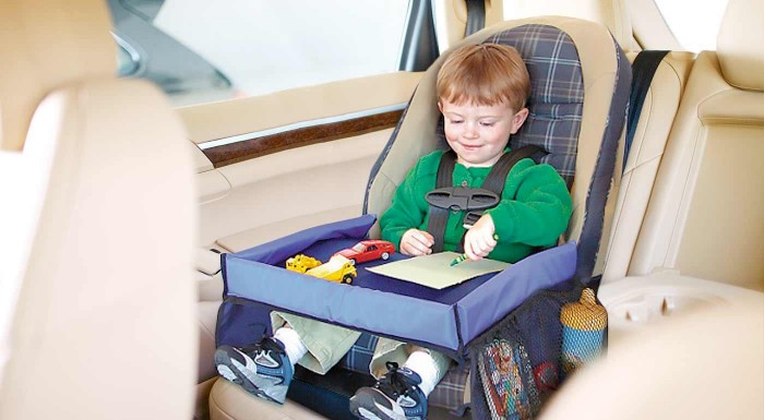 Mobilný stolík pre deti do auta