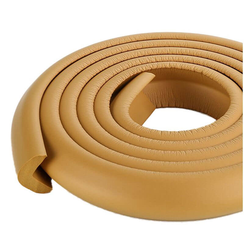 Penová ochrana rohov a hrán nábytku 2m x 3cm (tvar L) - farba mocca caffe
