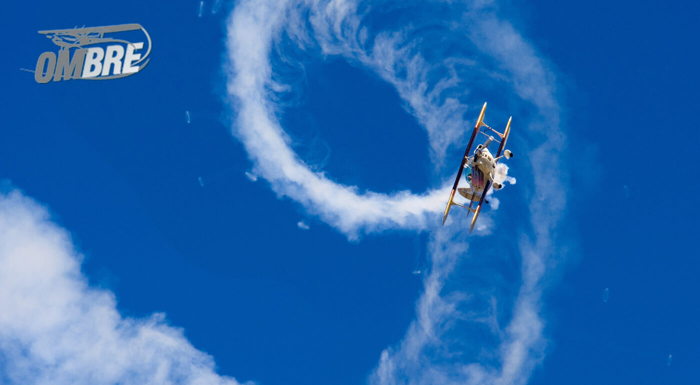 Akrobatický let s profesionálnym pilotom v polostíhačke - 15-minútový adrenalínový zážitok pre každého