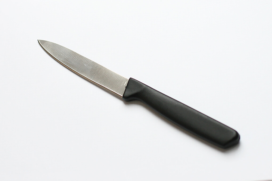 Kuchynský nôž na šúpanie (dĺžka čepele cca 10 cm)