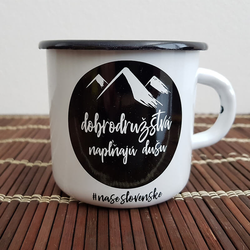 Smaltovaný hrnček Dobrodružstvá napĺňajú dušu (300 ml) - biely