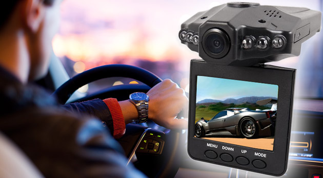 Kamera do auta - AutoKam HD DVR Class A s výklopným displejom, mikrofónom a nočným videním za 38€ vrátane poštovného