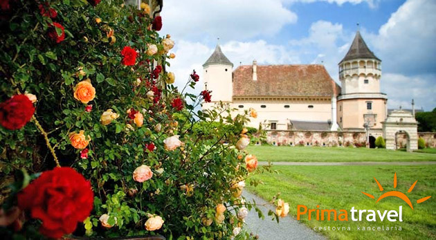Romantický zámok Rosenburg a malebné Kittenberské záhrady. Prežite júnovú sobotu obklopení omamnou vôňou ruží.