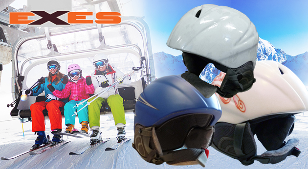 Lyžiarska alebo snowboardová prilba v rôznych farbách a veľkostiach