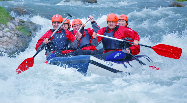 Splav rieky Váh alebo adrenalínový rafting na umelom kanáli so skúsenými inštruktormi