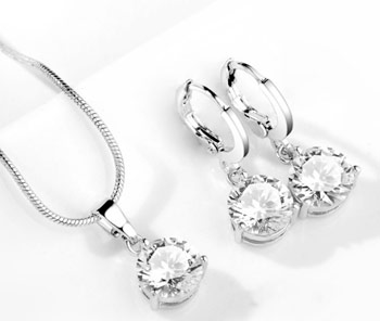 Elegantný  2-dielny set šperkov s brúsenými kryštálikmi - biela