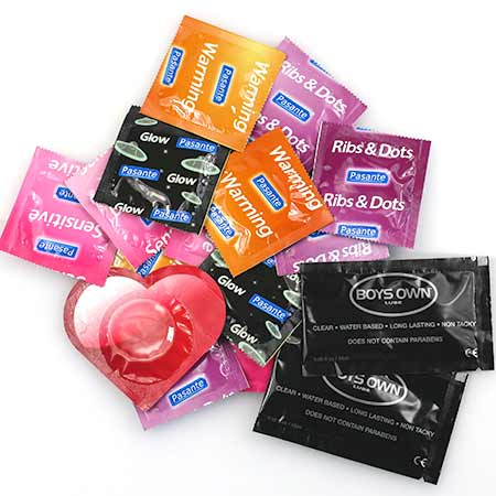 Balíček kondómov Pasante Mix 20 ks (sensitive 7 ks, ribs&dots 7 ks, hearts 1 ks, warming 3 ks, glow 2 ks)